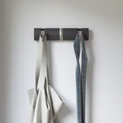 Cuier cu 3 carlige rabatabile Umbra Flip gri