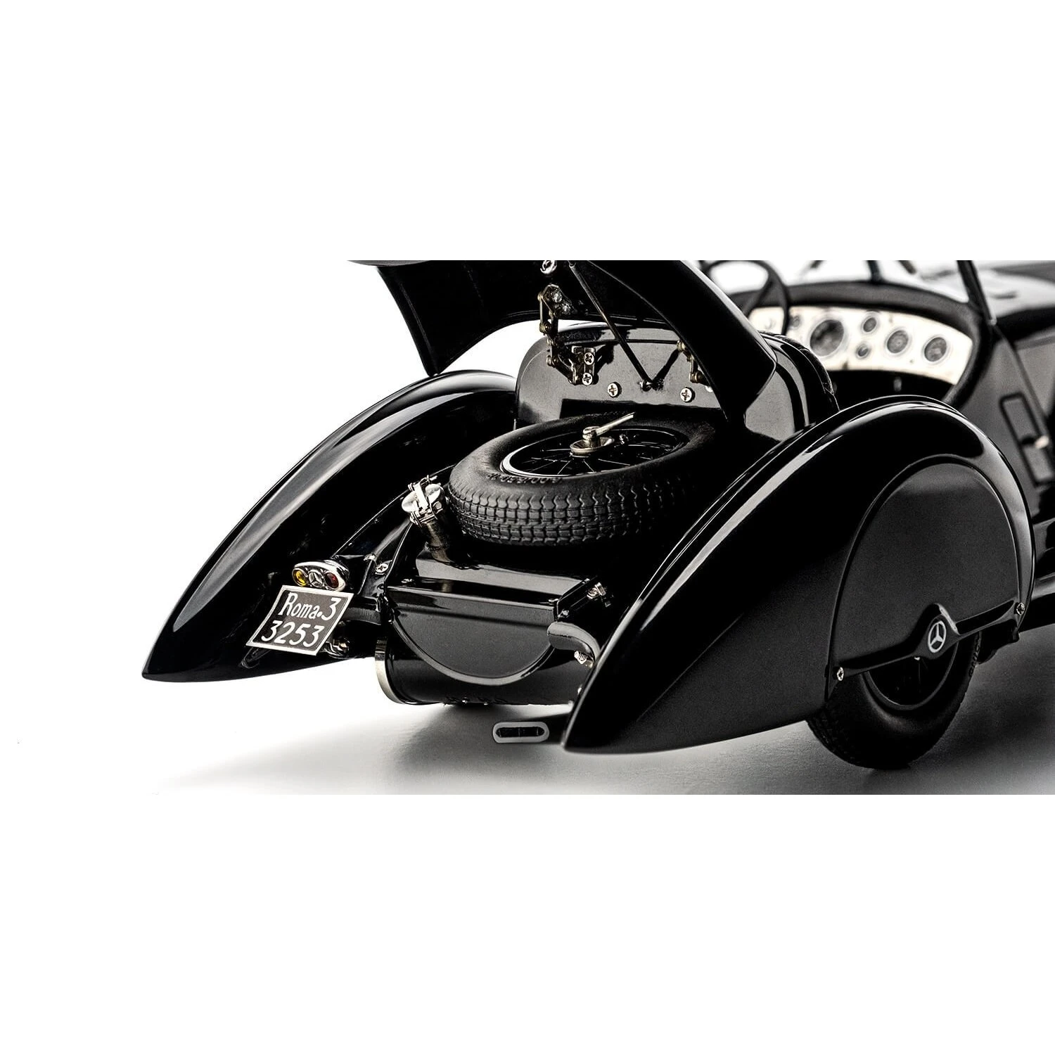 Macheta 1:18 Mercedes-Benz SSK Trossi 1932 “Black Prince”