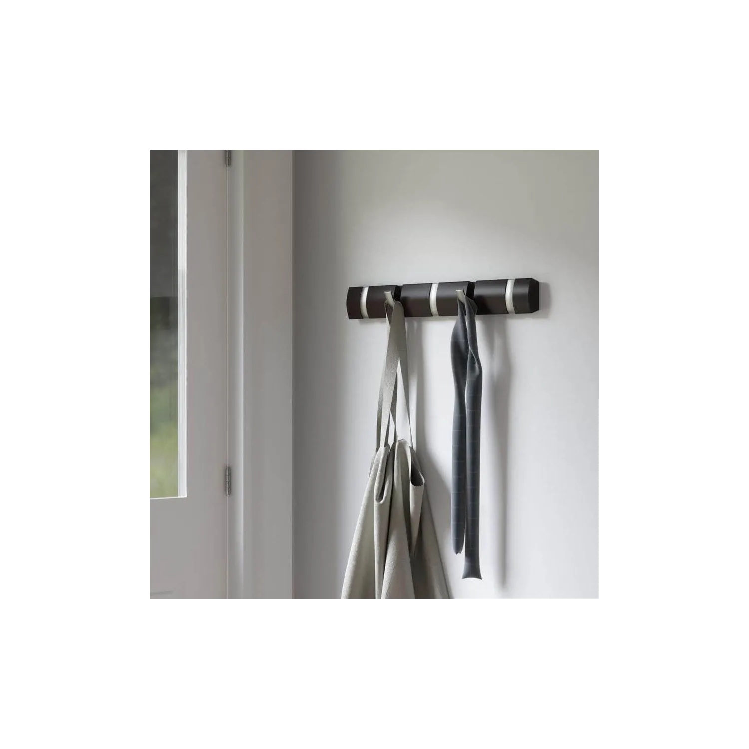 Cuier cu 5 carlige rabatabile Umbra Flip espresso