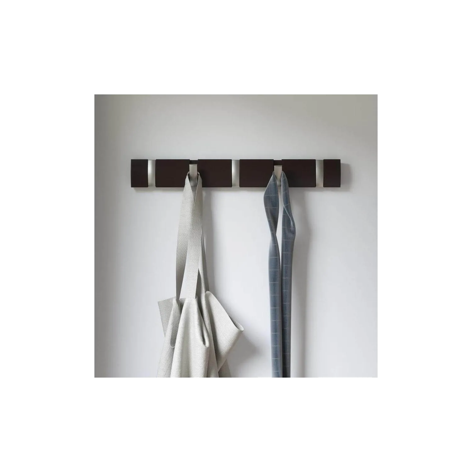 Cuier cu 5 carlige rabatabile Umbra Flip espresso