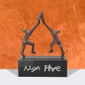 Statueta bronz "High five"