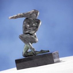 Statueta bronz "Protectie"