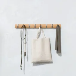 Cuier cu 8 carlige rabatabile Umbra Flip natural
