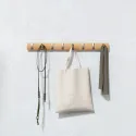 Cuier cu 8 carlige rabatabile Umbra Flip natural