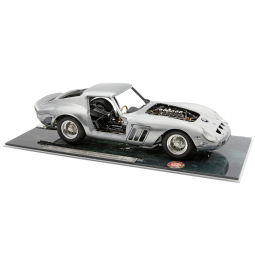 Macheta 1:18 Ferrari 250...