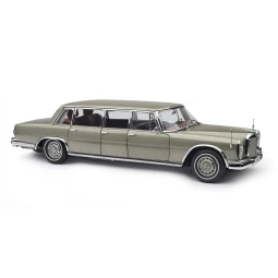 Macheta 1:18 Mercedes-Benz 600 Pullman W100 Sunroof