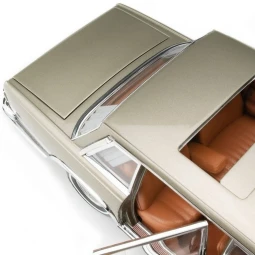 Macheta 1:18 Mercedes-Benz 600 Pullman W100 Sunroof
