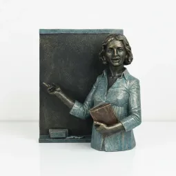 Statueta ”Invatatoare”