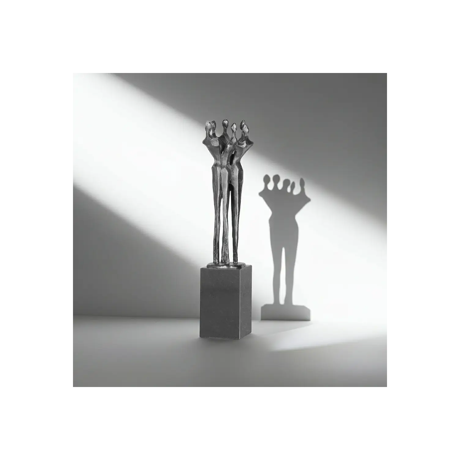 Statueta bronz "Umar langa umar suntem o forta"