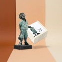Statueta bronz "Baietel cu flori"