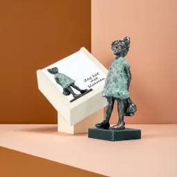 Statueta bronz "Fetita cu flori"