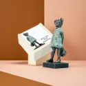 Statueta bronz "Fetita cu flori"