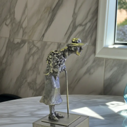 Statueta bronz "Bunica"