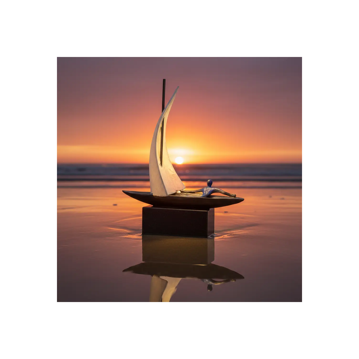 Statueta bronz "Inaintea vantului"