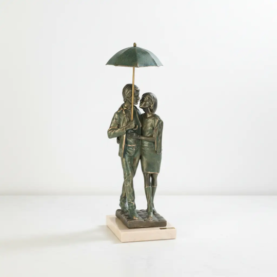 Statueta ”Noi doi si o umbrela”