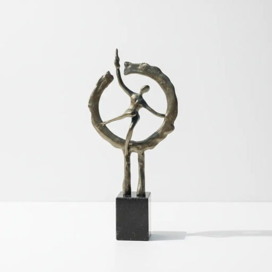 Statueta bronz "Pas catre nou" S