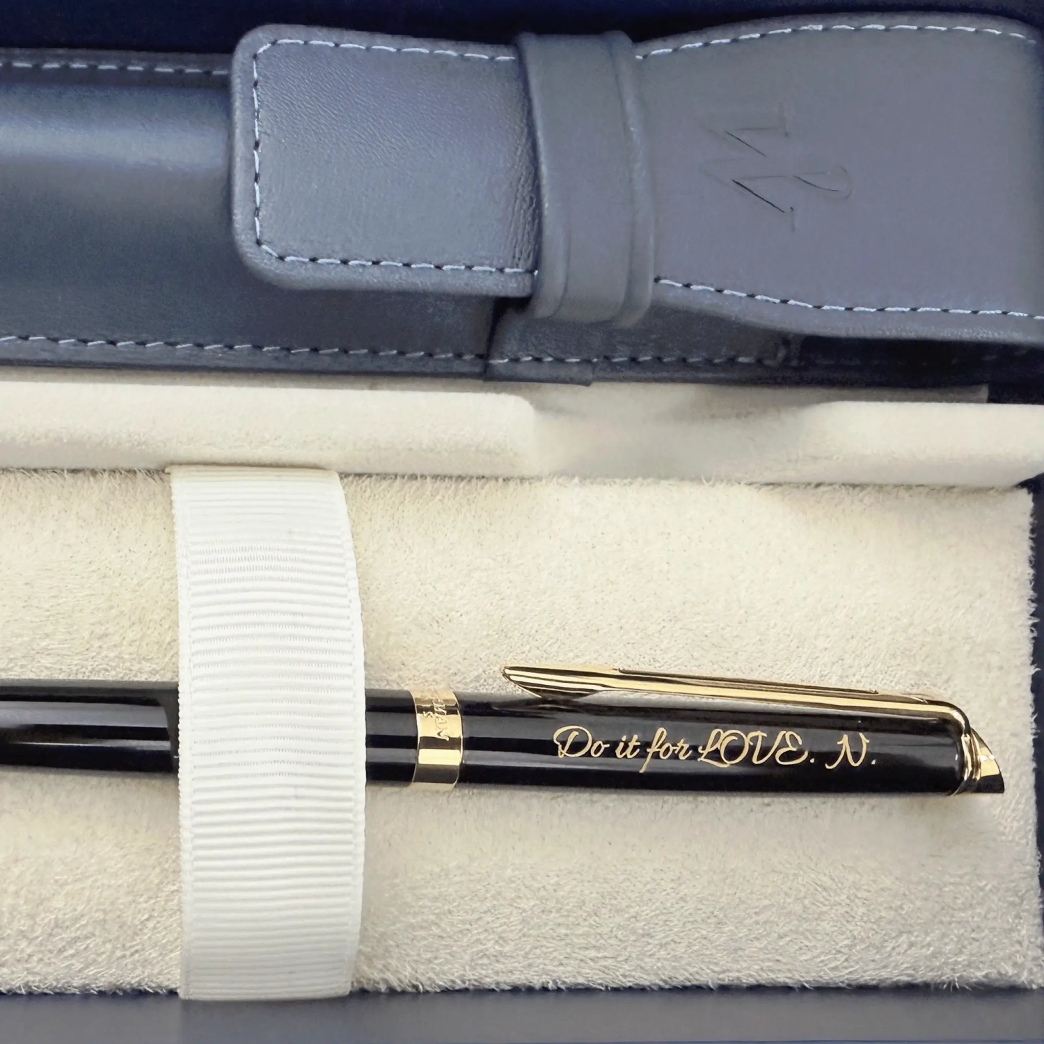Set pix Waterman Hemisphere Gold cu notes