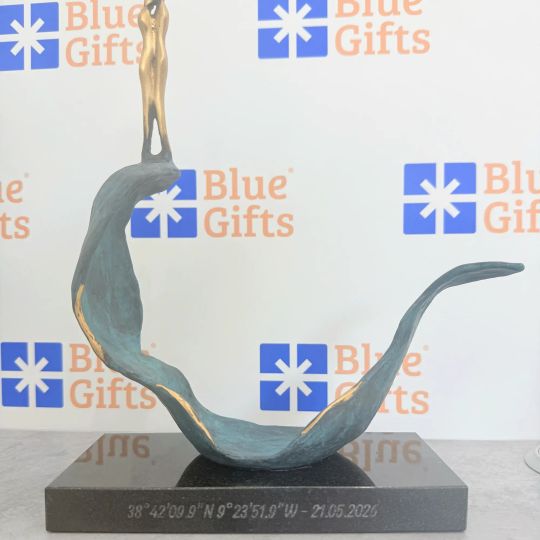 Statueta bronz masiv "Impreuna pe val"
