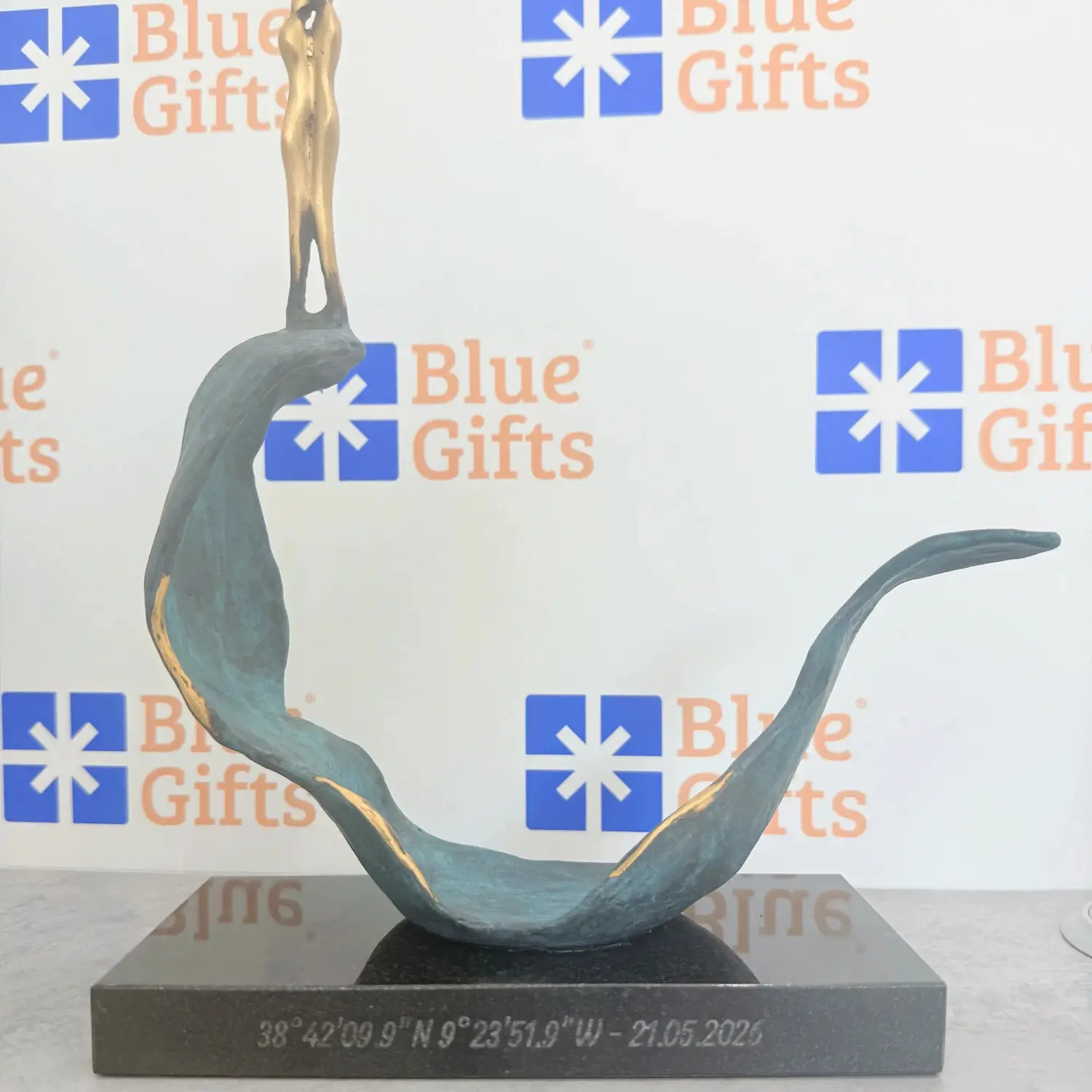 Statueta bronz masiv "Impreuna pe val"
