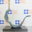Statueta bronz masiv "Impreuna pe val"