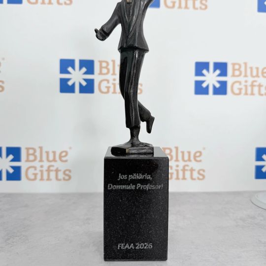 Statueta bronz "Jos palaria"