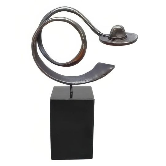 Statueta bronz "Felicitari, Jos palaria"