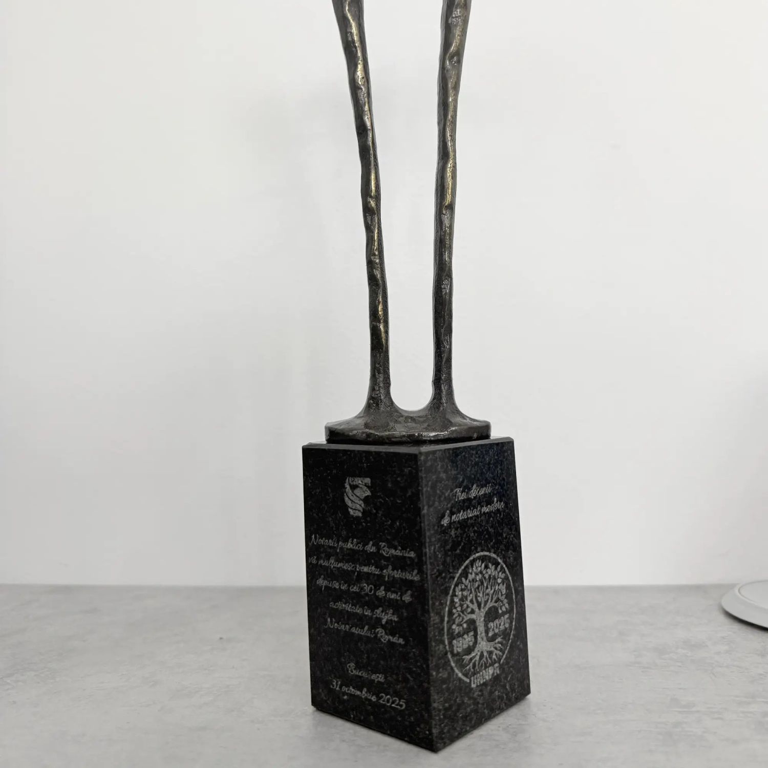 Statueta bronz masiv "Multumesc" L
