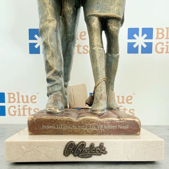 Statueta ”Noi doi si o umbrela”