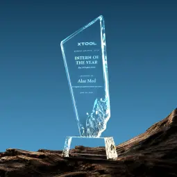 Trofeu din cristal Edge personalizat