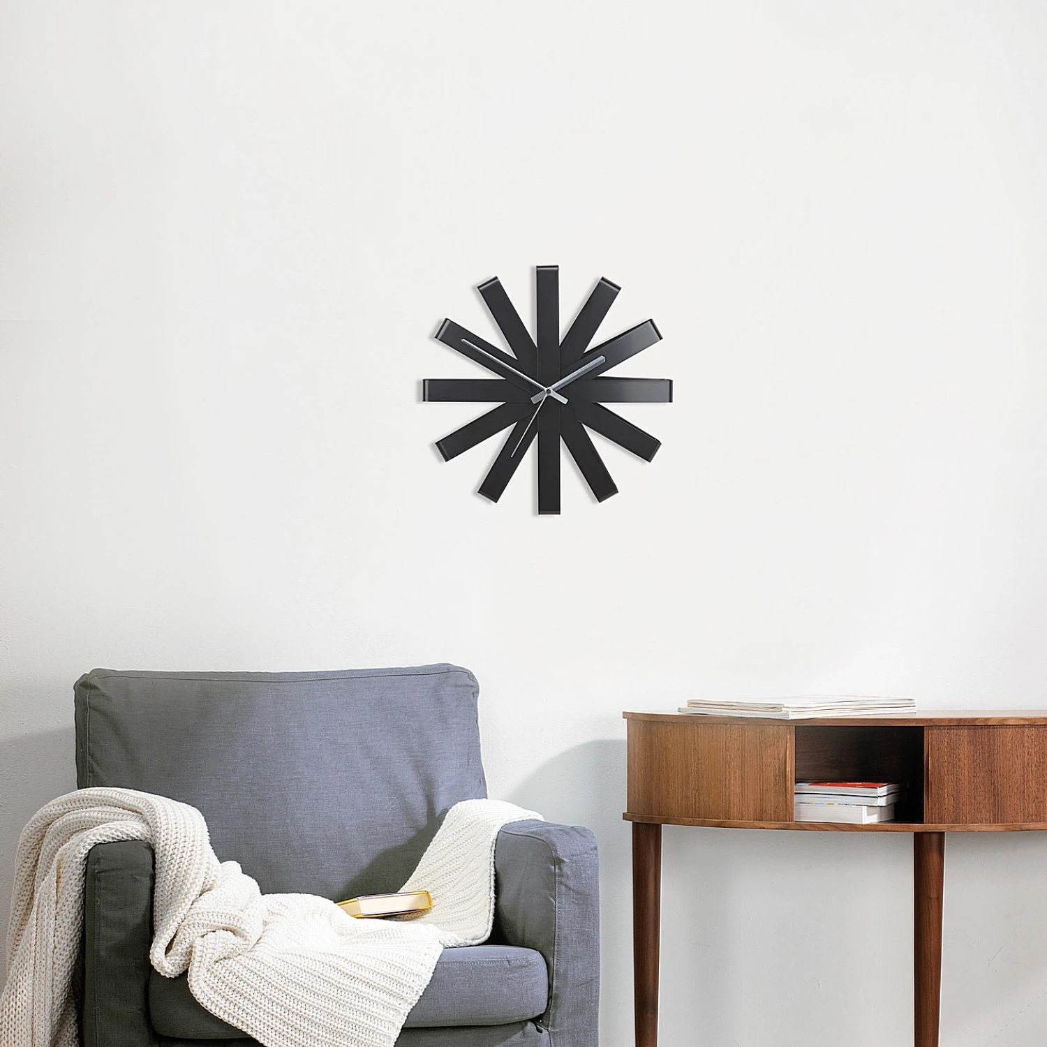 Ceas de perete Umbra Ribbon